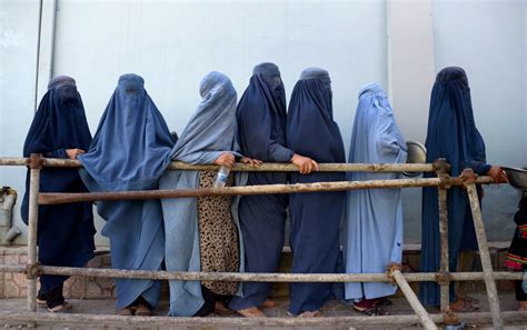 taliban women.